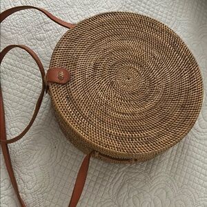 Street Level Tan Round Woven Bag